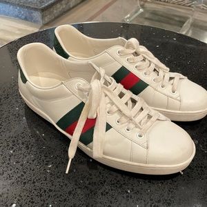 Men’s Gucci white sneakers